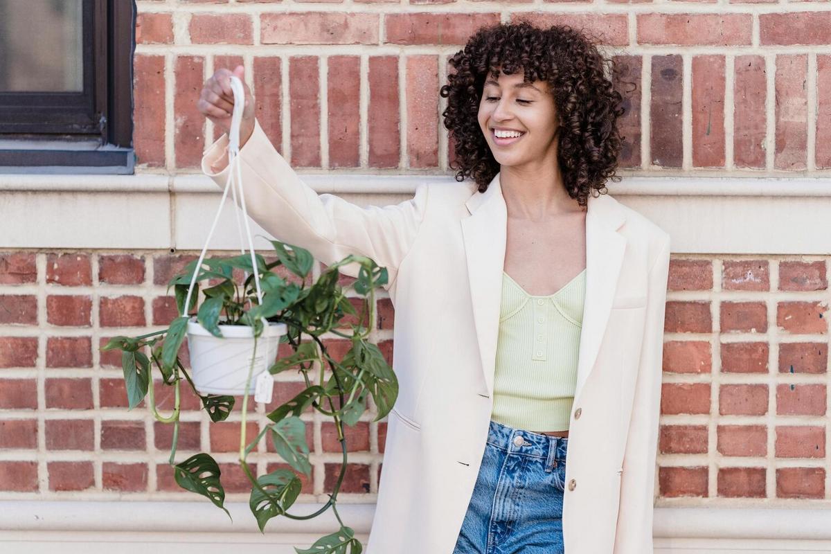 How to Build a Sustainable Wardrobe: A Beginner’s Guide